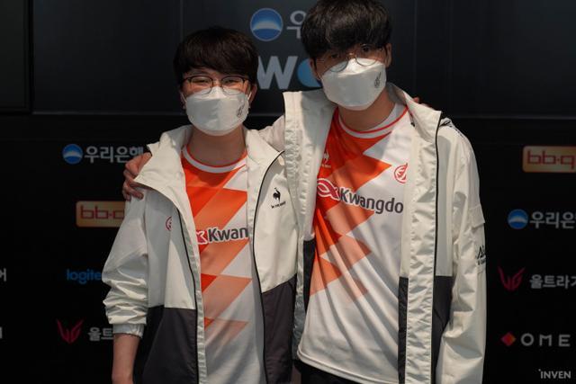 她们展示了 她们展示了