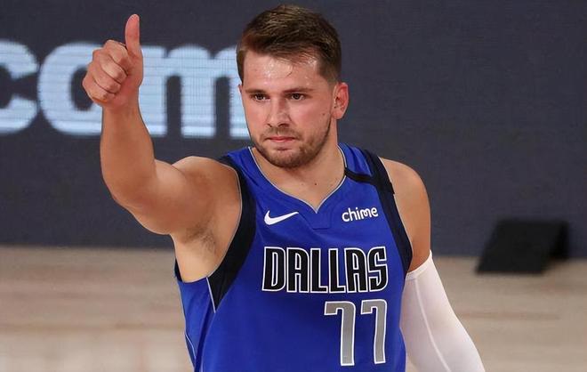 他是一位资 他是一位资